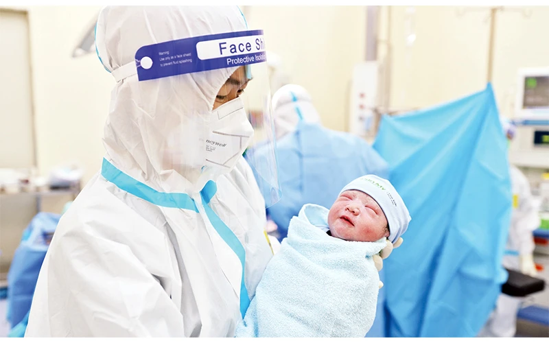 Em bé, con của sản phụ mắc Covid-19 chào đời khỏe mạnh tại TP Hồ Chí Minh ngày 24/8. Ảnh: ĐĂNG KHOA