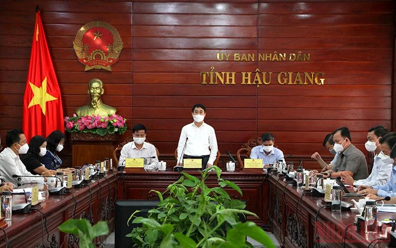 Bí thư Tỉnh ủy Hậu Giang Nghiêm Xuân Thành phát biểu chỉ đạo tại cuộc họp.