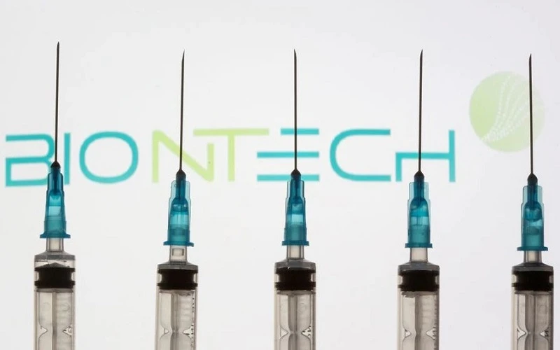 BioNTech đang tiến hành bào chế vaccine cho trẻ từ 5-11 tuổi dựa trên vaccine Comirnaty đã được cấp phép nhưng với liều lượng thấp hơn. (Ảnh: Reuters)