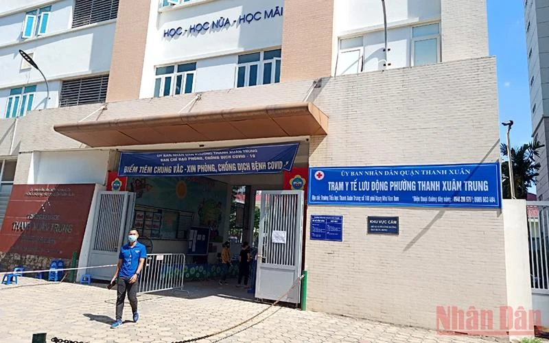 Trạm y tế lưu động tại trường Tiểu học Thanh Xuân Trung, quận Thanh Xuân, Hà Nội.