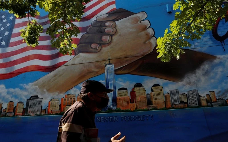 Bức tranh tưởng niệm nạn nhân của sự kiện 11/9 tại thành phố New York, Mỹ. (Ảnh: Reuters)