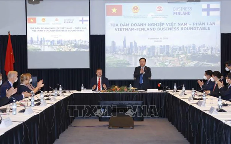 Chủ tịch Quốc hội Vương Đình Huệ dự Tọa đàm doanh nghiệp Việt Nam - Phần Lan. Ảnh: Doãn Tấn/TTXVN.
