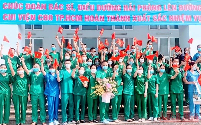 Đoàn cán bộ y tế TP Hải Phòng lên đường chi viện TP Hồ Chí Minh chống dịch ngày 12/9.