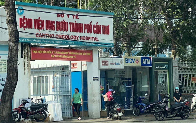 Phong tỏa tạm thời cơ sở 1 Bệnh viện Ung bướu TP Cần Thơ để phòng, chống dịch.