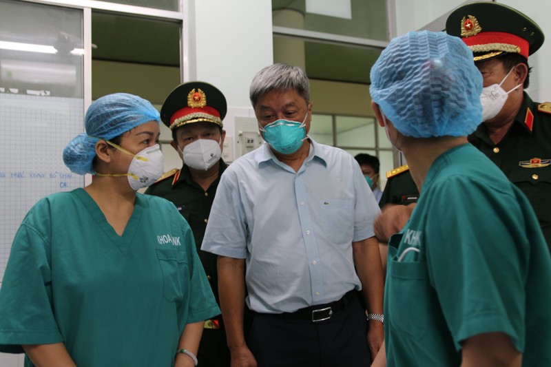 Thứ trưởng Y tế Nguyễn Trường Sơn thị sát tại các cơ sở y tế trên địa bàn tỉnh Tiền Giang. (Ảnh: Bộ Y tế)