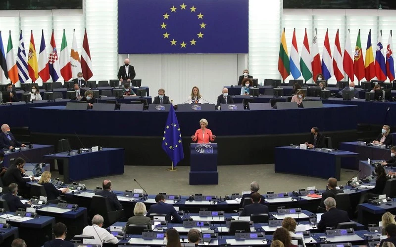Chủ tịch Ủy ban châu Âu Ursula von der Leyen phát biểu tại Nghị viện châu Âu, Strasbourg, Pháp, ngày 15/9/2021. (Ảnh: Reuters)