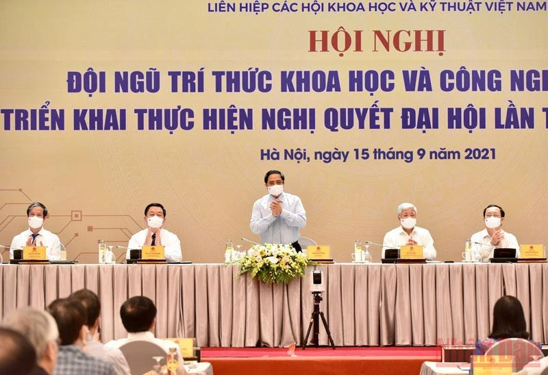 Thủ tướng Phạm Minh Chính tham dự Hội nghị “Đội ngũ trí thức khoa học và công nghệ Việt Nam triển khai thực hiện Nghị quyết Đại hội lần thứ XIII của Đảng”.