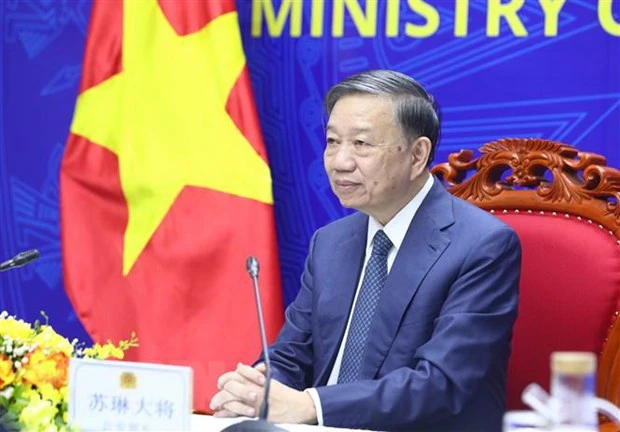Bộ trưởng Tô Lâm tại hội đàm trực tuyến với đồng chí Quách Thanh Côn. Ảnh: TTXVN. 