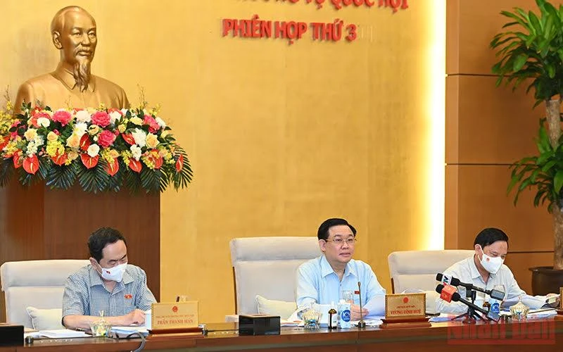 Chủ tịch Quốc hội Vương Đình Huệ phát biểu ý kiến tại cuộc họp. Ảnh: Duy Linh