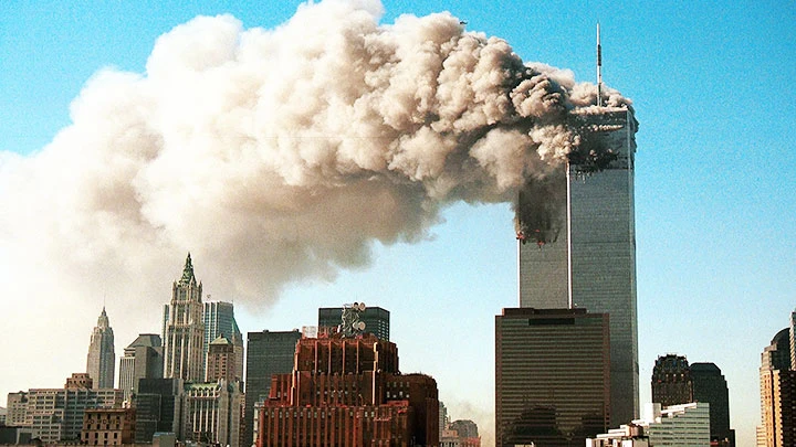 Vụ tiến công khủng bố ngày 11/9/2001 tại New York gây chấn động thế giới. Ảnh: CNN