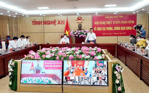 Ban Chỉ đạo phòng, chống dịch Covid-19 tỉnh Nghệ An chỉ đạo công tác phòng, chống dịch qua hình thức trực tuyến đến cấp xã.