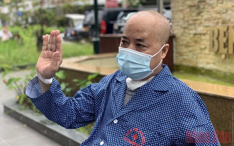 Bệnh nhân Hoàng Văn Ngọc đã được hồi sinh sau khi rơi vào tình trạng nguy kịch do nhiễm Covid-19. (Ảnh: THIÊN LAM)