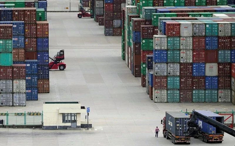 Container lưu giữ tại cảng nước sâu Dương Sơn ở Thượng Hải, Trung Quốc. (Ảnh: Reuters)