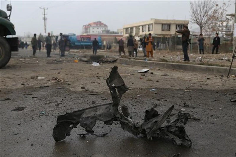 Hiện trường 1 vụ nổ bom ở Kabul (Afghanistan), ngày 20/12/2020. (Ảnh: TTXVN)