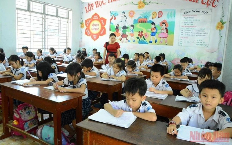 Từ ngày 27/9, học sinh 8 địa phương ở Quảng Ngãi được học trực tiếp tại trường. (Ảnh: HIỂN CỪ)