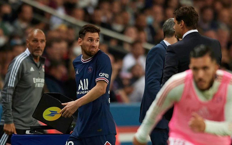 Phản ứng khó hiểu của Messi với Pochettino khi bị thay ra phút 76. (Ảnh: Getty Images) 