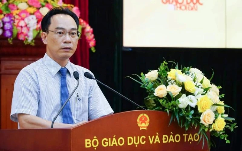 Thứ trưởng Giáo dục và Đào tạo Hoàng Minh Sơn phát biểu tại buổi họp báo. (Ảnh: NDĐT)