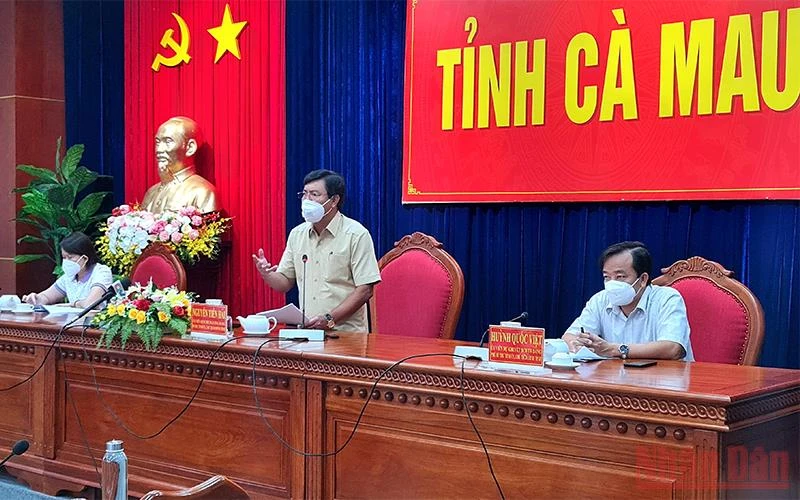 Bí thư Tỉnh ủy Cà Mau Nguyễn Tiến Hải chỉ đạo tại cuộc họp khẩn tối muộn 19/9.