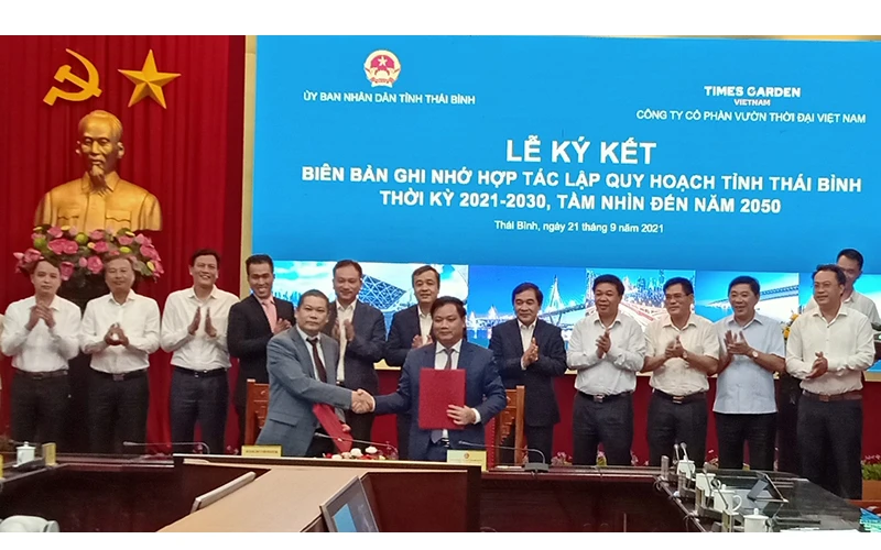 Quang cảnh buổi ký kết hợp tác lập Quy hoạch tỉnh Thái Bình.
