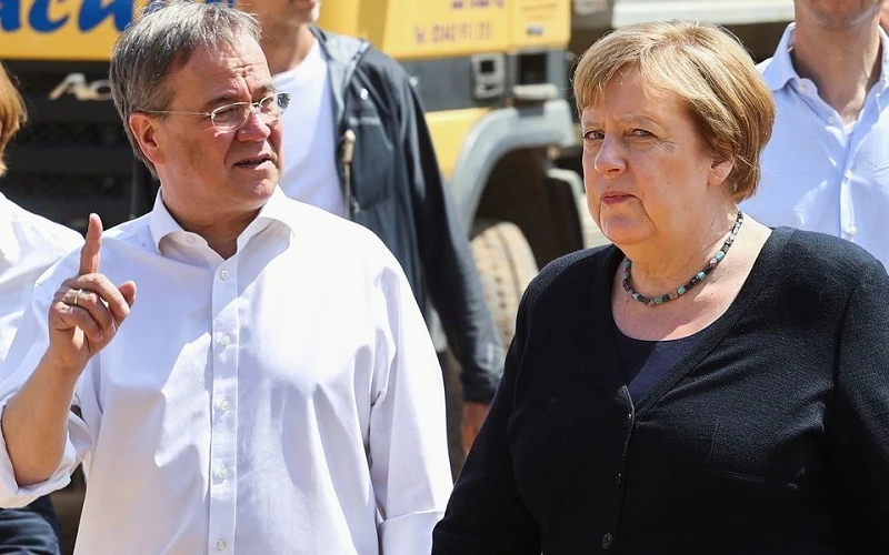 Thủ tướng Đức, bà Angela Merkel và ứng cử viên thủ tướng Armin Laschet. (Ảnh: Reuters)