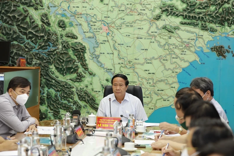 Phó Thủ tướng Chính phủ Lê Văn Thành chủ trì cuộc họp trực tuyến với các địa phương về công tác triển khai ứng phó với bão số 6 chiều 23/9.
