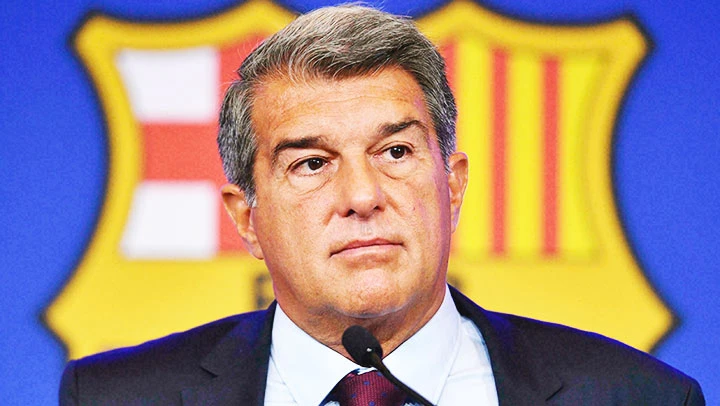 Chủ tịch Barca kêu gọi người hâm mộ sát cánh cùng đội bóng