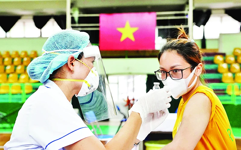 Tiêm vaccine phòng Covid-19 cho người dân TP Hồ Chí Minh. ảnh | Độc Lập 