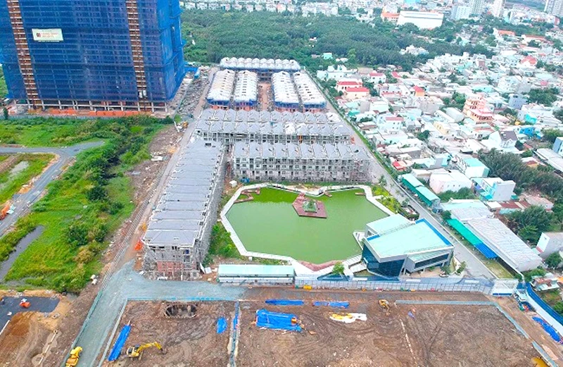 Một dự án của Tập đoàn Hưng Lộc Phát tại quận 7 (TP Hồ Chí Minh) bị ách tắc do vướng thủ tục pháp lý.