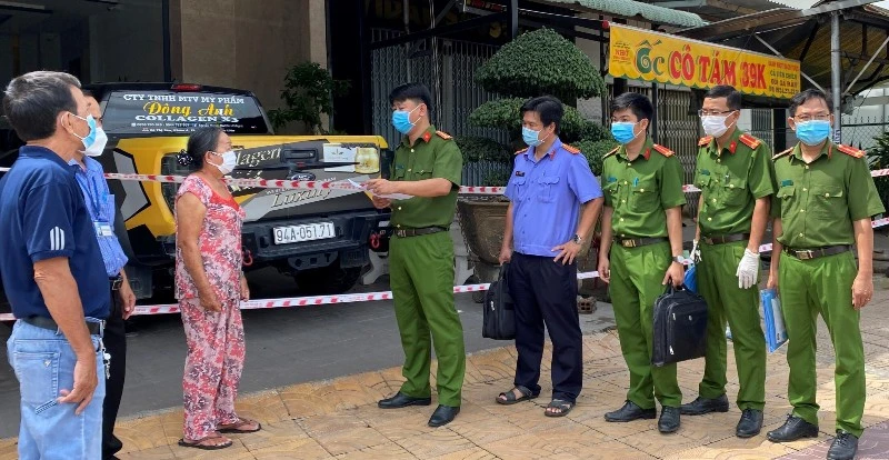 Cơ quan Cảnh sát điều tra Công an TP Bạc Liêu triển khai quyết định khởi tố vụ án hình sự đối với bà Nguyễn Huỳnh Như, chủ cơ sở mỹ phẩm Đông Anh về hành vi làm lây lan dịch bệnh Covid-19.