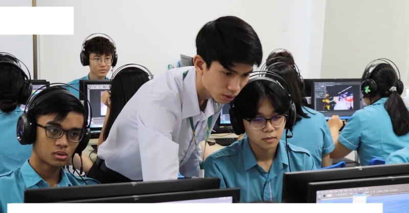 Học sinh Sky-Line Đà Nẵng trong video vinh danh Trường học Điển hình Microsoft.