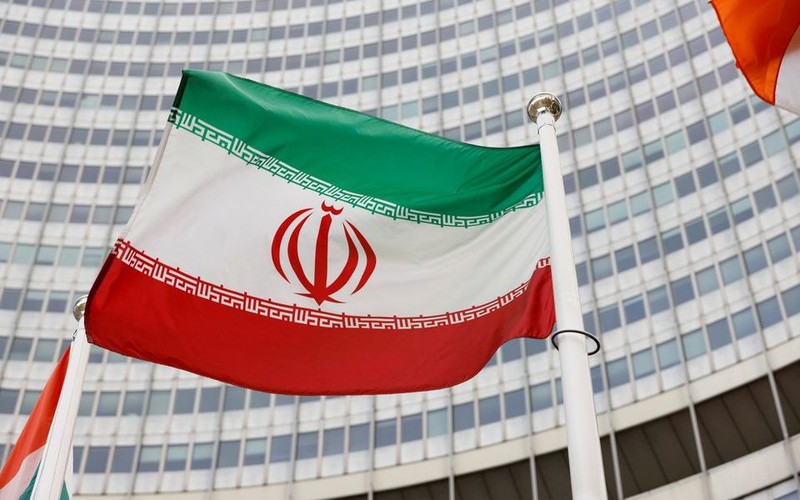 IAEA và quốc kỳ Iran 2024: Tổ chức Năng lượng Nguyên tử Quốc tế (IAEA) và Iran đã có một sự hợp tác tốt đẹp trong việc giám sát chương trình hạt nhân của Iran. Trong năm 2024, quốc kỳ Iran đã được trưng bay tại trụ sở của IAEA tại Vienna, Áo. Hình ảnh này là một minh chứng cho sự hợp tác thành công giữa IAEA và Iran.