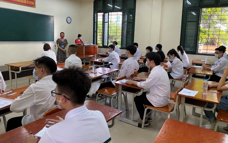 Thí sinh dự Kỳ thi tốt nghiệp THPT năm 2021 tại điểm thi Trường THPT Chu Văn An (Hà Nội).