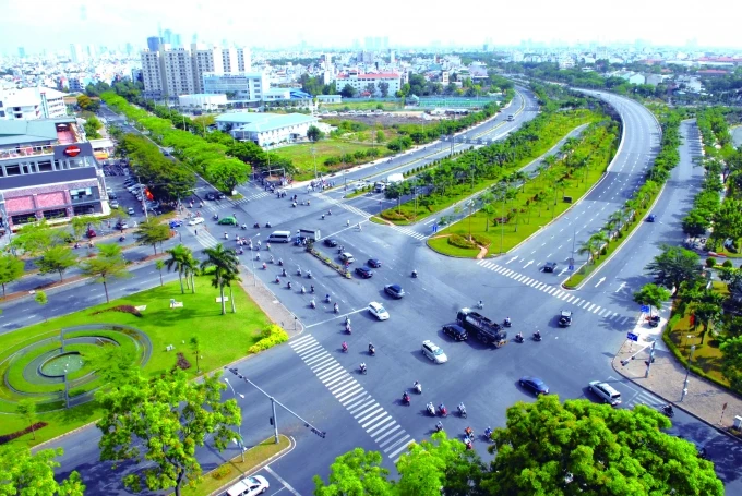 Ðại lộ Nguyễn Văn Linh kết nối từ nội đô TP Hồ Chí Minh đến đường dẫn cao tốc TP Hồ Chí Minh - Trung Lương. 