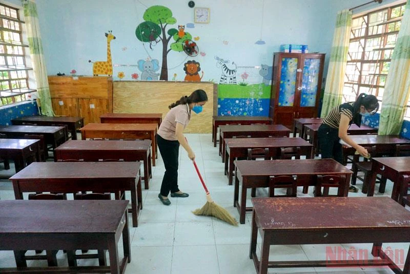 Các trường học trên địa bàn TP Đà Nẵng tất bật dọn vệ sinh, sẵn sàng đón học sinh trở lại trường.