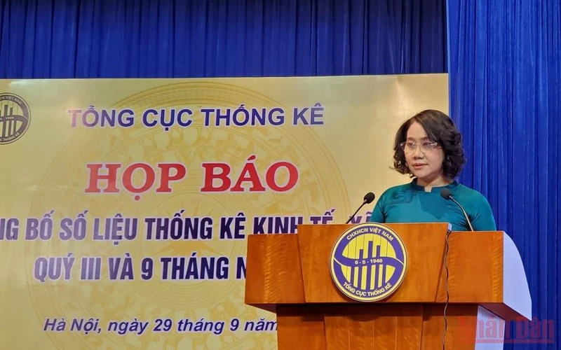 Tổng cục trưởng Tổng cục Thống kê, Nguyễn Thị Hương, phát biểu tại cuộc họp báo. (Ảnh: QUANG HƯNG).
