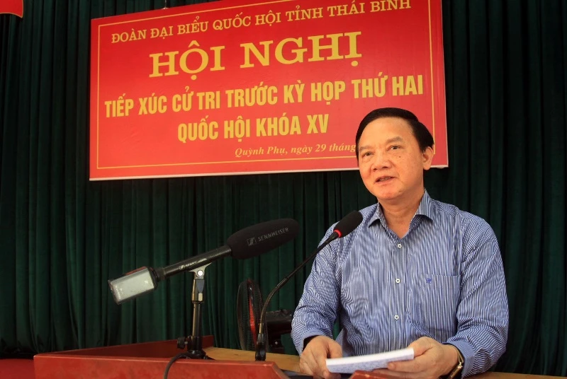 Phó Chủ tịch Quốc hội Nguyễn Khắc Định phát biểu tại buổi tiếp xúc cử tri tỉnh Thái Bình.