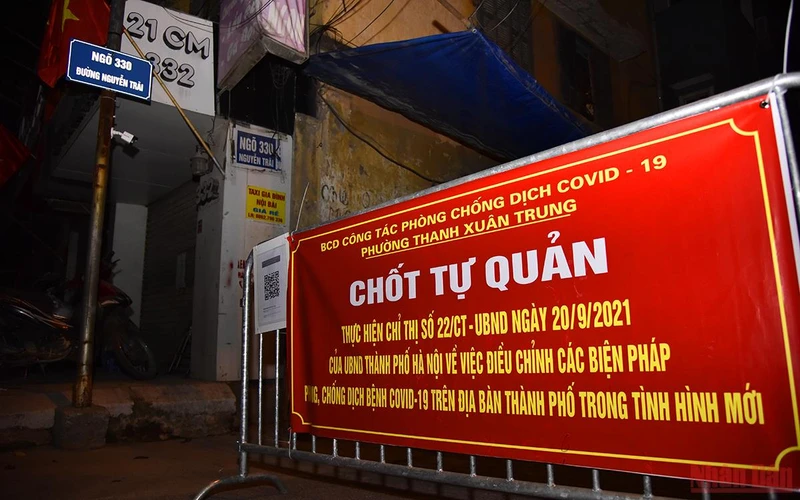 Hai ngõ 328 và 330 đường Nguyễn Trãi, phường Thanh Xuân Trung, quận Thanh Xuân được gỡ phong tỏa sau hơn một tháng cách ly y tế.