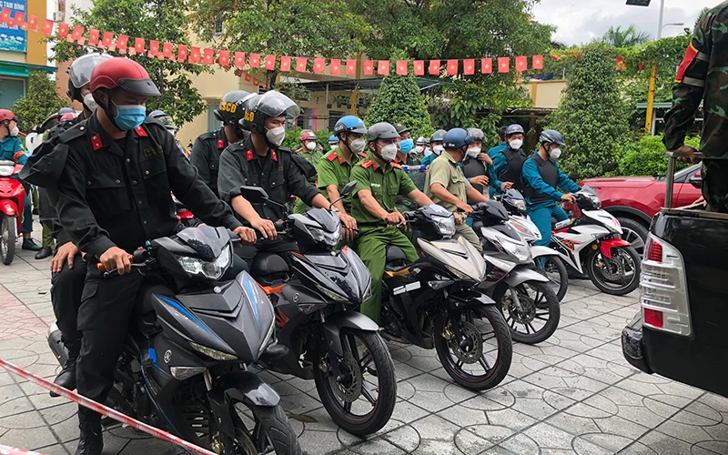 Các lực lượng chức năng Công an TP Hồ Chí Minh ra quân giữ an ninh trật tự chiều 30/9.