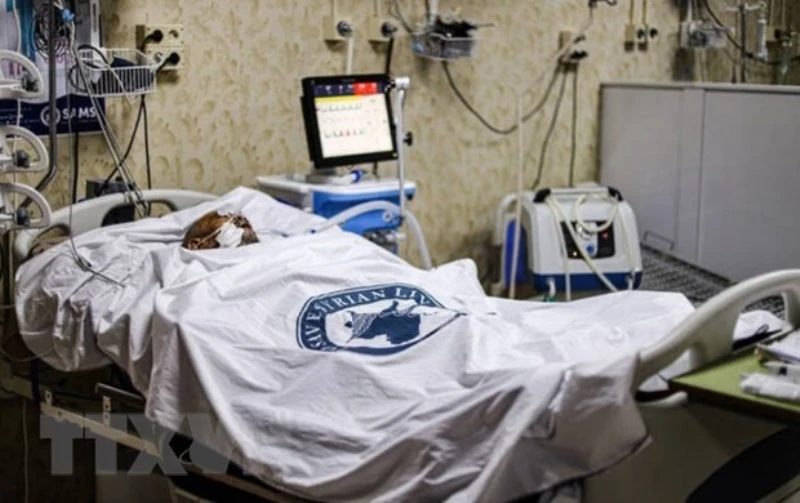 Bệnh nhân Covid-19 được điều trị tại một bệnh viện ở TP Idlib, Syria, ngày 18/8. (Ảnh: IMAGO/ZUMA Wire/TTXVN)