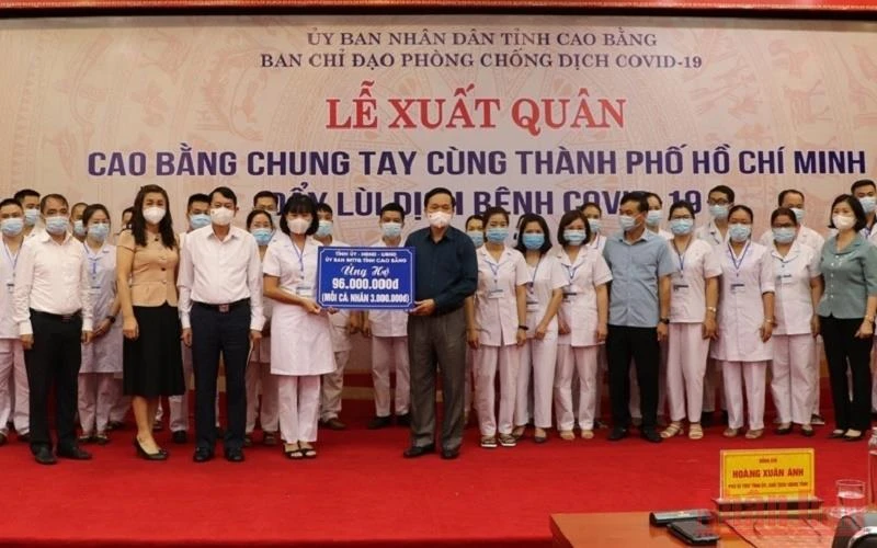 Gặp mặt đoàn cán bộ y tế hỗ trợ TP Hồ Chí Minh chống dịch Covid-19. (Ảnh: MINH TUẤN) 