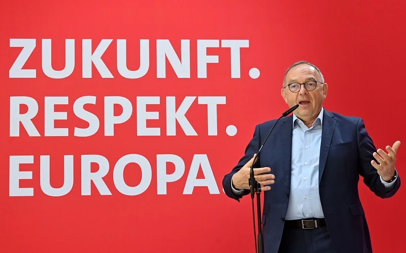 Đồng lãnh đạo đảng Dân chủ Xã hội (SPD), Norbert Walter-Borjans phát biểu trong cuộc họp báo ở Berlin, Đức, ngày 7/6/2021. (Ảnh: Pool/Reuters)