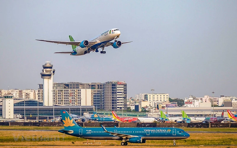 Máy bay hoạt động tại sân bay Tân Sơn Nhất. (Ảnh: Cục Hàng không Việt Nam cung cấp)