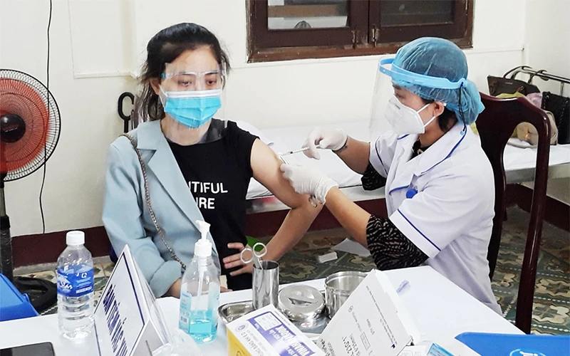 Tỉnh Quảng Trị tăng cường tiêm vaccine phòng chống Covid-19 cho nhiều đối tượng trên địa bàn TP Đông Hà.