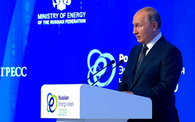 Tổng thống Nga Nga Vladimir Putin phát biểu tại phiên họp toàn thể của Diễn đàn Quốc tế "Tuần lễ Năng lượng Nga" năm 2019. (Ảnh: kremlin.ru)