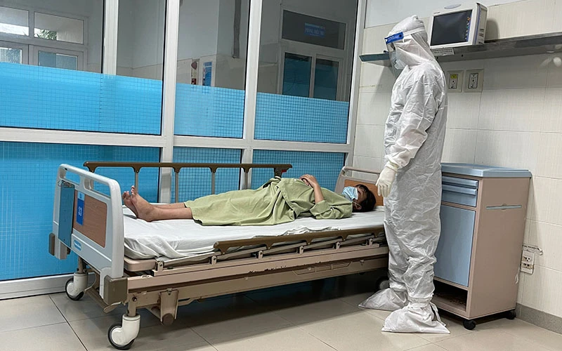 Nhập viện trong đêm với nguy cơ sinh non, Phương Anh được các y bác sĩ ở Bệnh viện Sản Nhi tỉnh Quảng Ngãi hỗ trợ điều trị, chăm sóc kịp thời.
