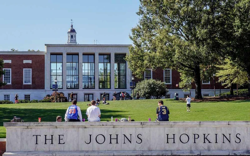 Đại học Johns Hopkins.