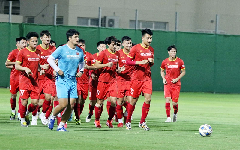 Đội tuyển Việt Nam tập luyện chuẩn bị cho trận đấu với đội tuyển Trung Quốc. Ảnh VFF