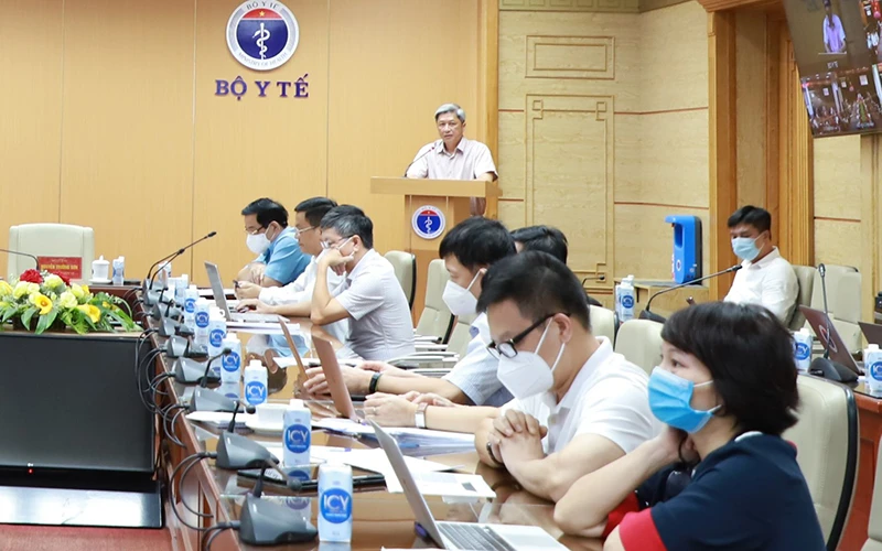 Thứ trưởng Y tế Nguyễn Trường Sơn phát biểu tại hội nghị. 