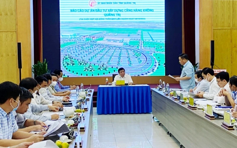 Buổi họp thẩm định chủ trương đầu tư cảng hàng không Quảng Trị.