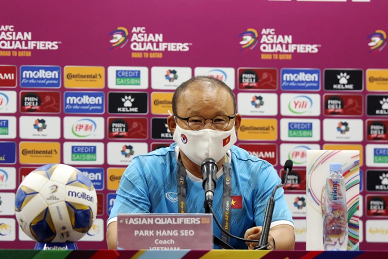 HLV Park Hang-seo tại buổi họp báo sau trận thua đội tuyển Trung Quốc. (Ảnh: VFF)